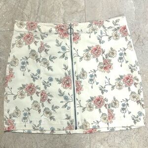 Tinseltown Floral Mini Skirt | Size 13 Juniors | White | NWOT